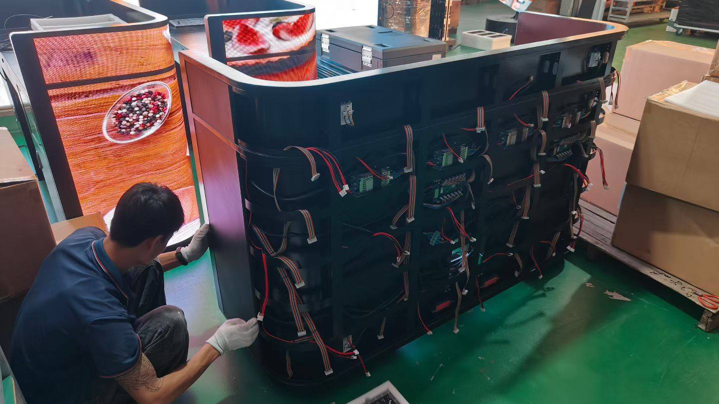 Curved LED Reception Desk Screen Indoor Flexible LED Video Wall Counter Digital Signage Front Desk Advertising Display Kiosk for Hotel Lobby Mall Salon